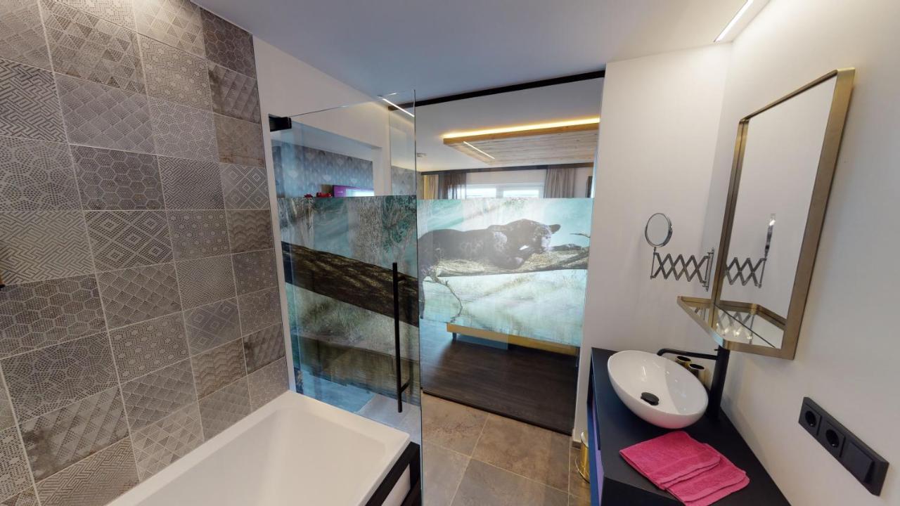 Panther'a Hotel